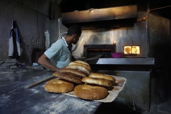 リサーニの町のパン屋さんを訪ねました。